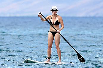 Chelsea Handler shows deep cleavage in black bikini at a beach in Hawaii