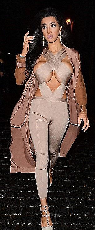 Busty Chloe Khan sexy paparazzi shots