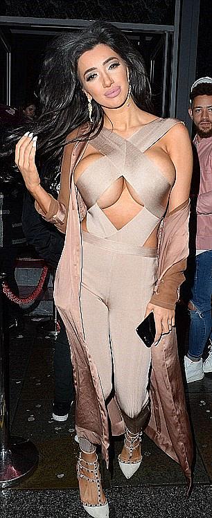 Busty Chloe Khan sexy paparazzi shots