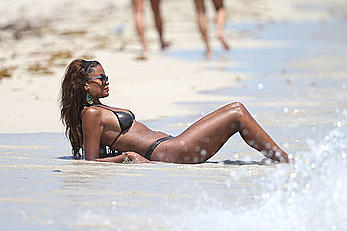 Claudia Jordan sexy in bikini candids in Miami