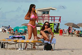 Claudia Romani and Elisa Scheffler in bikini at Miami beach