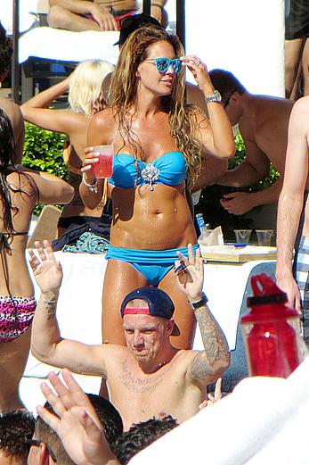 Danielle Lloyd seen pool side with friends in Las Vegas