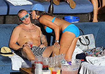 Danielle Lloyd seen pool side with friends in Las Vegas