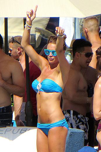 Danielle Lloyd seen pool side with friends in Las Vegas