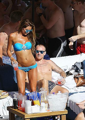 Danielle Lloyd seen pool side with friends in Las Vegas