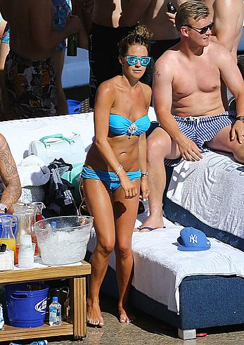 Danielle Lloyd seen pool side with friends in Las Vegas