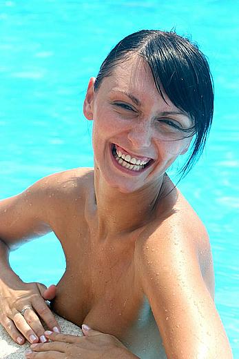 Diana Kleimenova topless poolside paparazzi images