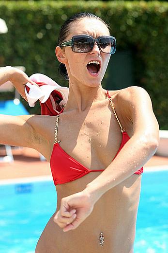 Diana Kleimenova topless poolside paparazzi images