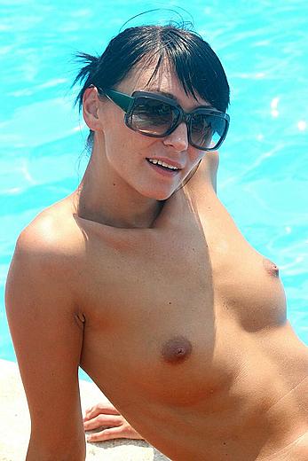 Diana Kleimenova topless poolside paparazzi images