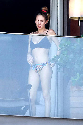 Dylan Penn topless at her hotel balcony