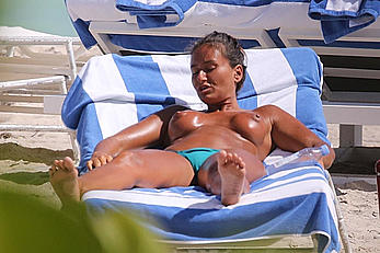 Eda Taspinar sunbathing topless