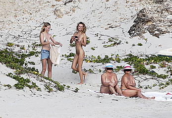 Edita Vilkeviciute and Sigute Krilaviciute fully nude on the nudist beach