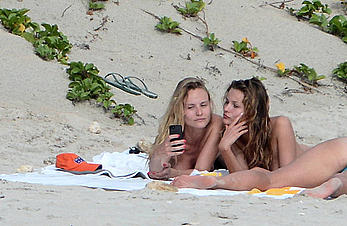 Edita Vilkeviciute and Sigute Krilaviciute fully nude on the nudist beach