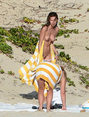 Edita Vilkeviciute and Sigute Krilaviciute fully nude on the nudist beach