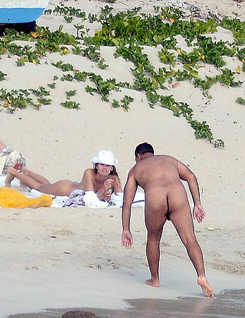 Edita Vilkeviciute and Sigute Krilaviciute fully nude on the nudist beach