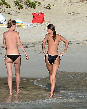 Edita Vilkeviciute and Sigute Krilaviciute fully nude on the nudist beach