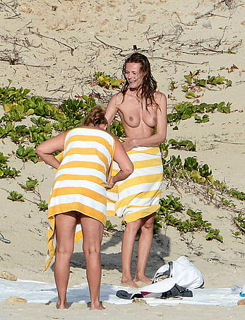 Edita Vilkeviciute and Sigute Krilaviciute fully nude on the nudist beach