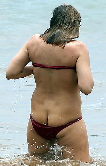 Elisabeth Harnois ass crack in red bikini in Maui