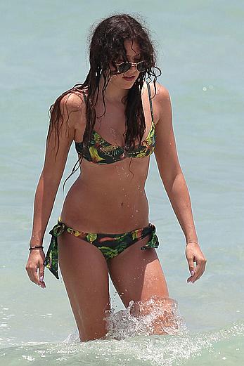 Eliza Doolittle in bikini candids on a beach