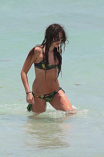 Eliza Doolittle in bikini candids on a beach