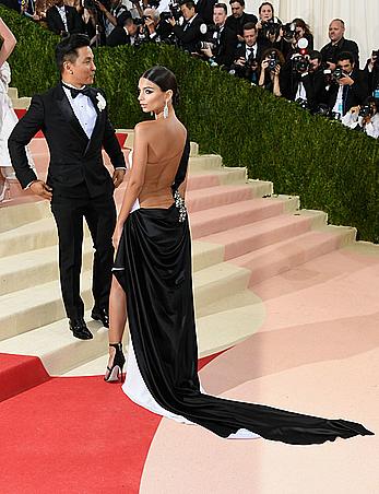 Emily Ratajkowski sexy in tight dress at 2016 Costume Institute Met Gala