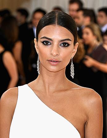 Emily Ratajkowski sexy in tight dress at 2016 Costume Institute Met Gala