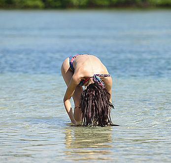 Farrah Abraham boob slip in a swimsuit in Fiji