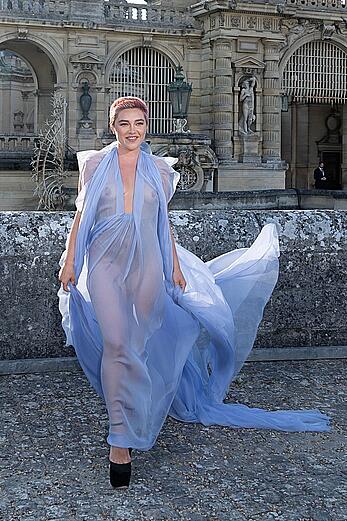 Florence Pugh braless in see through dress at Valentino Haute Couture Fall-Winter 2023-2024 show in Paris  (9)