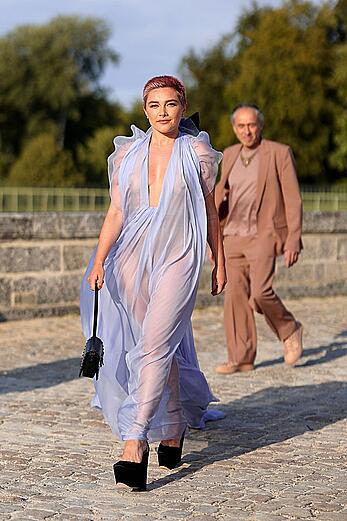 Florence Pugh braless in see through dress at Valentino Haute Couture Fall-Winter 2023-2024 show in Paris  (9)