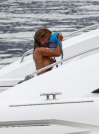 Geri Halliwell changing on a boat shows her boobs