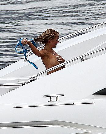 Geri Halliwell changing on a boat shows her boobs