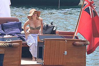 Gillian Anderson flashes her tit and ass crack while removing her bikini on holiday in Italy