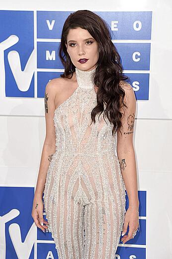 Halsey see through to tits at 2016 MTV Video Music Awards