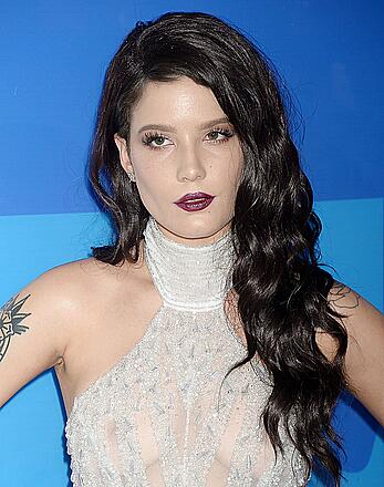 Halsey see through to tits at 2016 MTV Video Music Awards