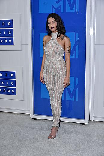 Halsey see through to tits at 2016 MTV Video Music Awards