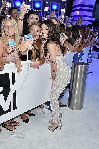 Halsey see through to tits at 2016 MTV Video Music Awards