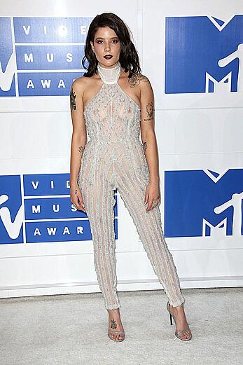 Halsey see through to tits at 2016 MTV Video Music Awards