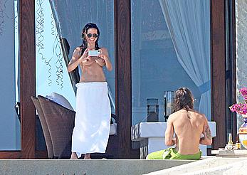 Heidi Klum topless in Cabo San Lucas with her new boyfriend