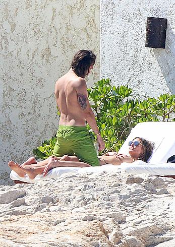 Heidi Klum topless in Cabo San Lucas with her new boyfriend