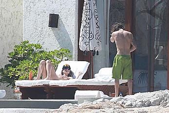 Heidi Klum topless in Cabo San Lucas with her new boyfriend