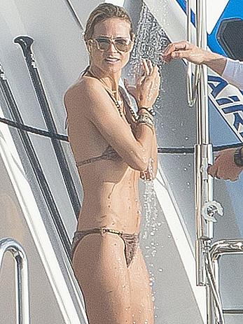 Heidi Klum titslip in bikini in St. Barts