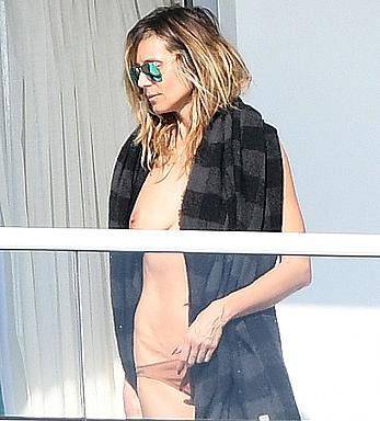 Heidi Klum topless on her hotel balcony in Miami