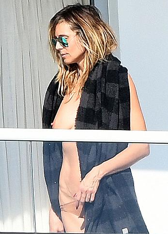 Heidi Klum topless on her hotel balcony in Miami