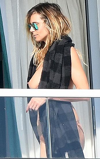 Heidi Klum topless on her hotel balcony in Miami