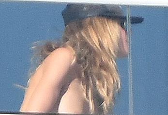 Heidi Klum topless on her hotel balcony in Miami