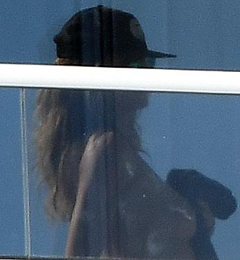 Heidi Klum topless on her hotel balcony in Miami