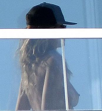 Heidi Klum topless on her hotel balcony in Miami