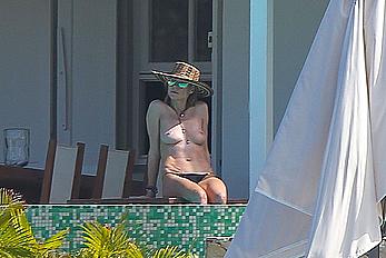 Heidi Klum topless in her hotel candids