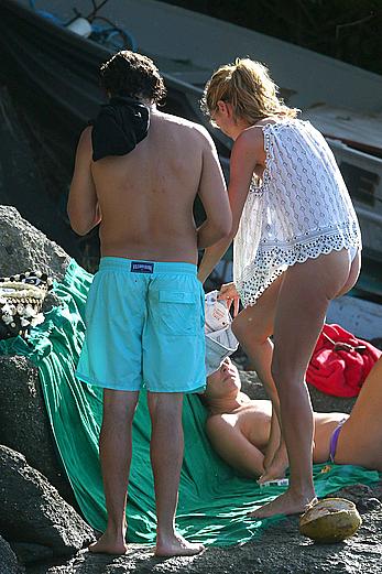 Heidi Klum topless in her hotel candids