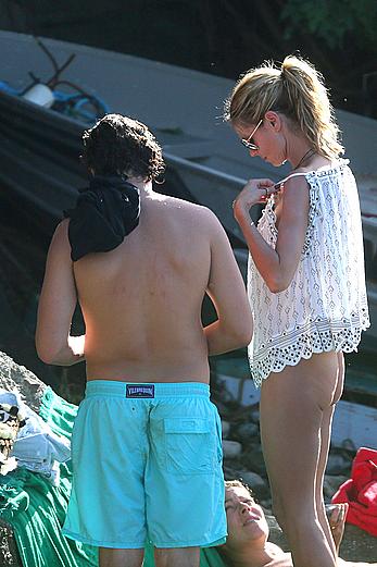 Heidi Klum topless in her hotel candids